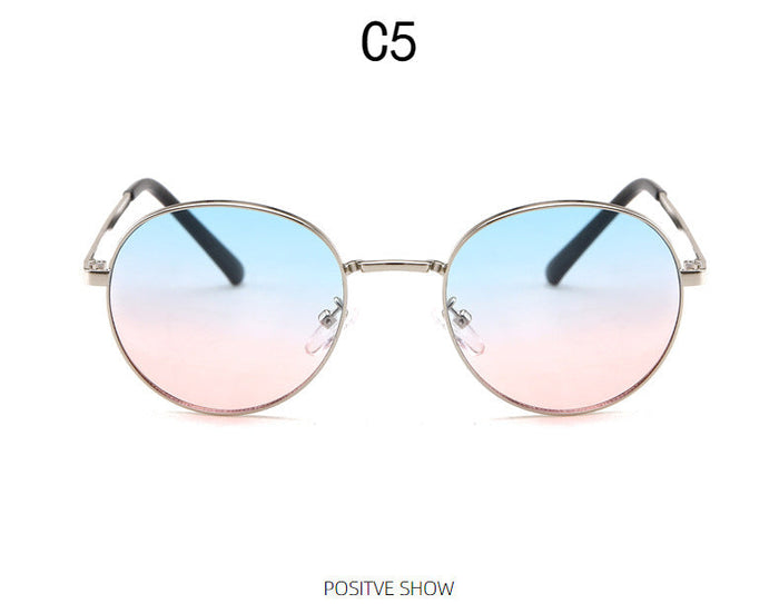 Women's fashionable sunglasses with mirrored gradient