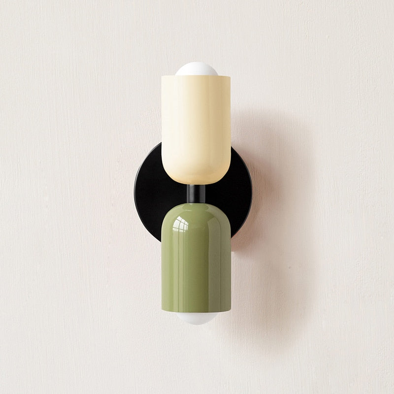 Lively, minimalist wall lamp with two light bulbs
