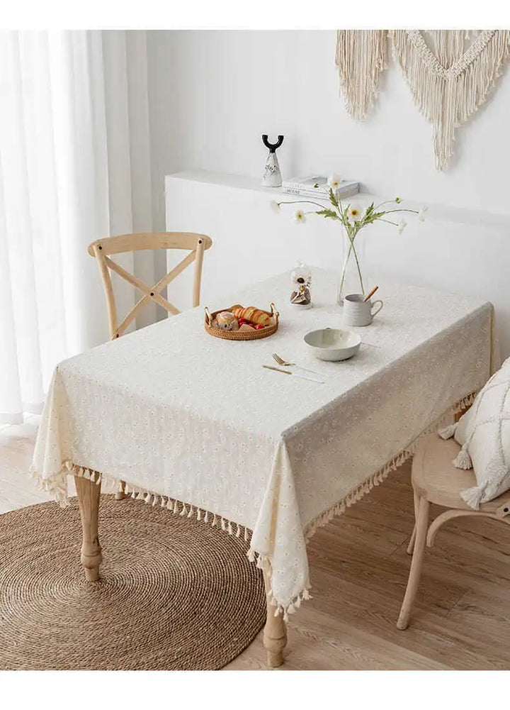 Victoria Daisy Tablecloth