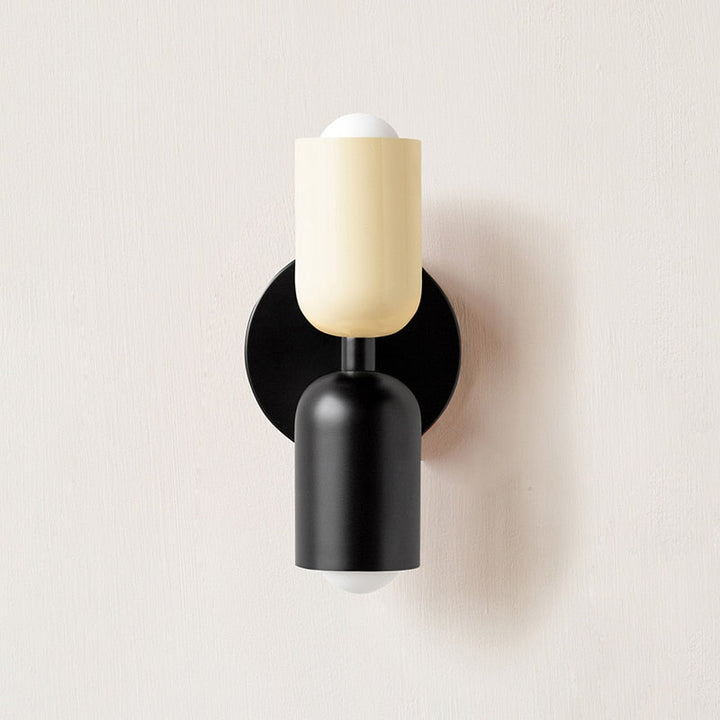 Lively, minimalist wall lamp with two light bulbs