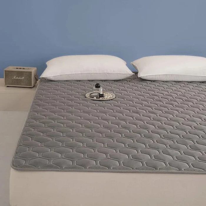 Quilted Cooling Mattress Pad with High-Density Cooling Fiber |