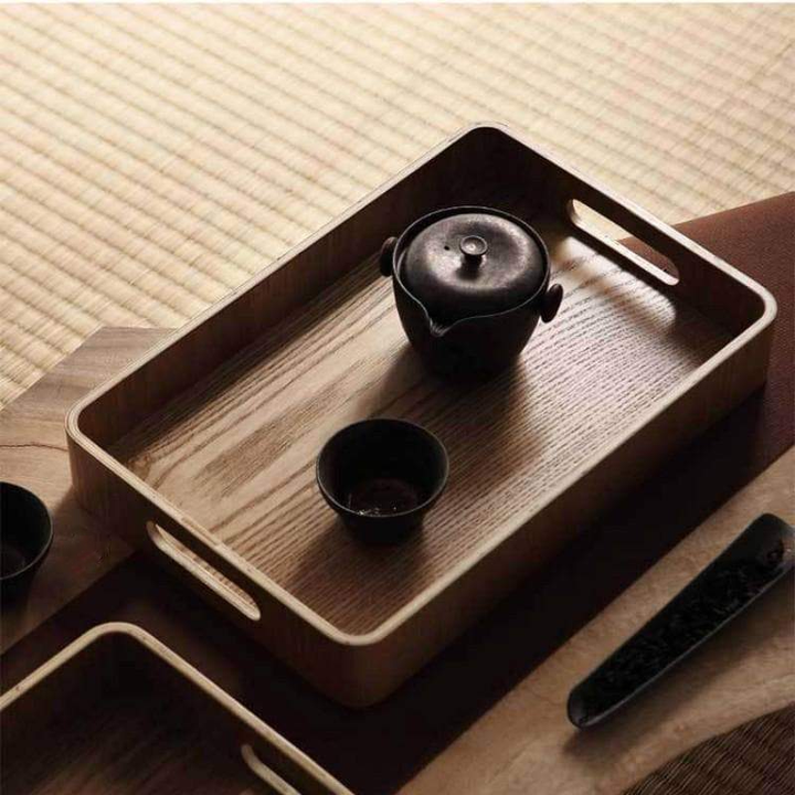 Slim, round serving trays made of wood