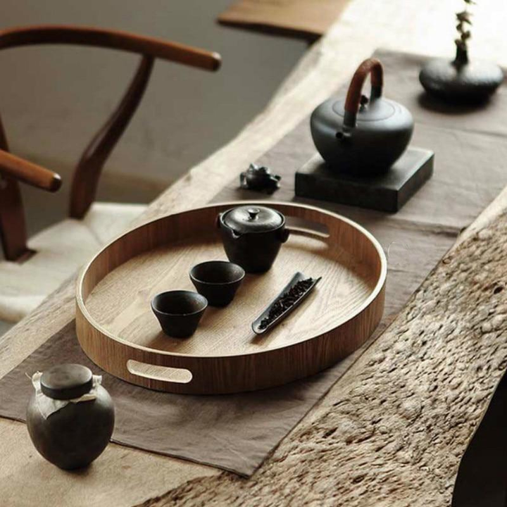 Slim, round serving trays made of wood
