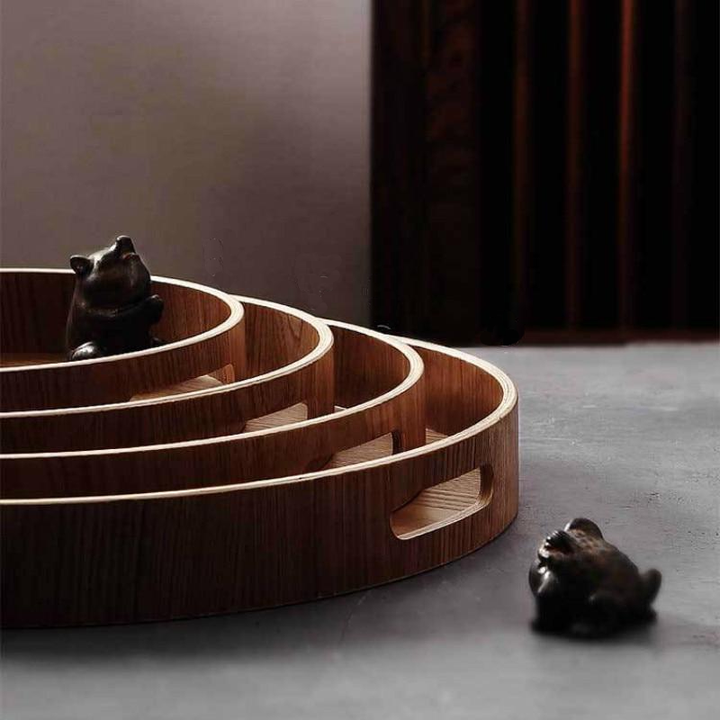 Slim, round serving trays made of wood