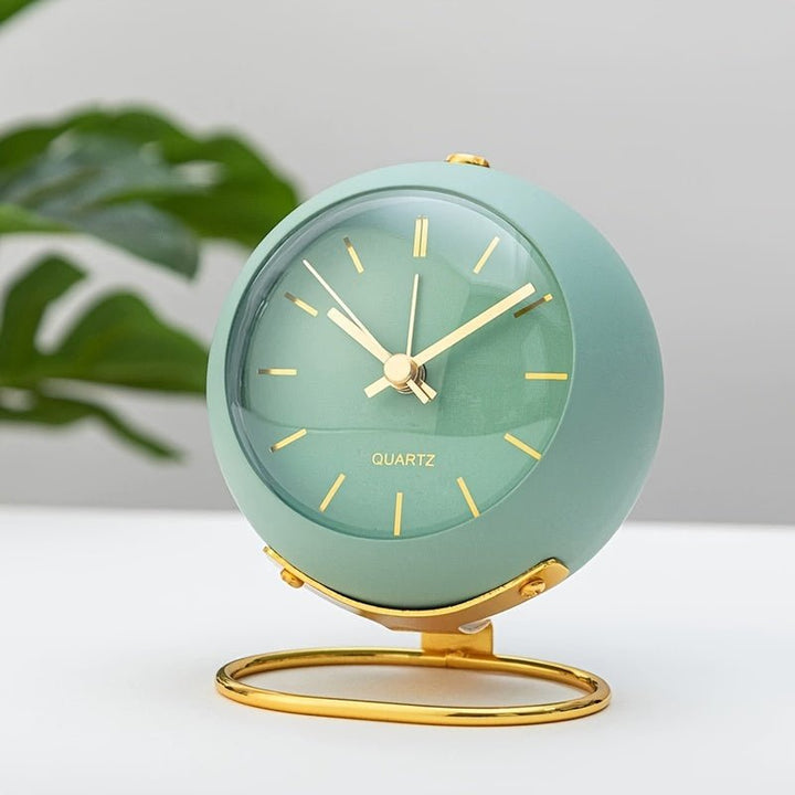 Buzzley Retro Silent Alarm Clock – Vintage Metal Analogue Clock with Night Light