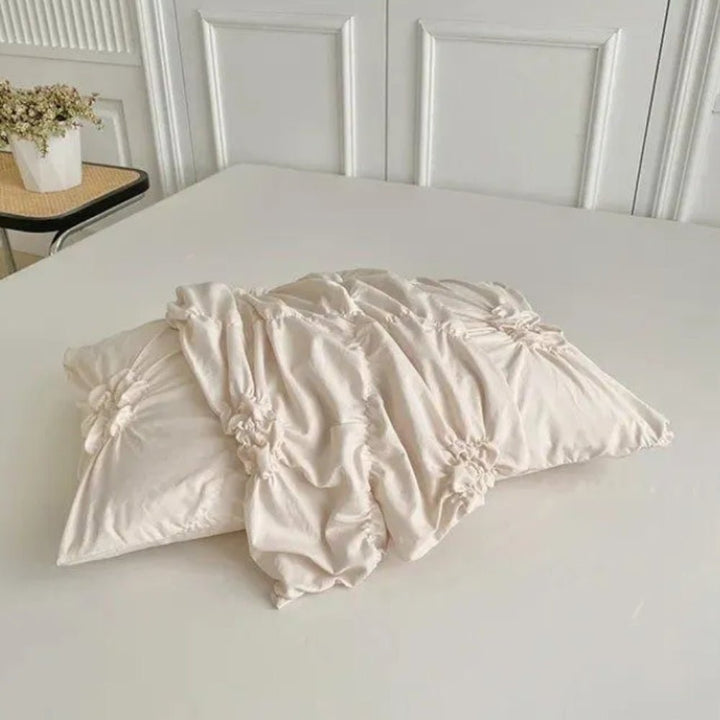 RuffledWeave Duvet Set – Elegant ruffled flower duvet cover set made of microfiber