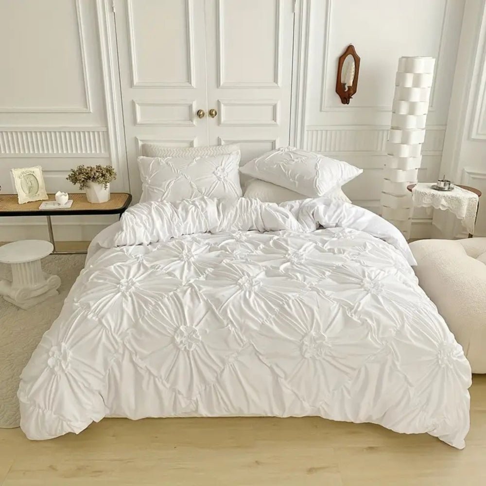 RuffledWeave Duvet Set – Elegant ruffled flower duvet cover set made of microfiber