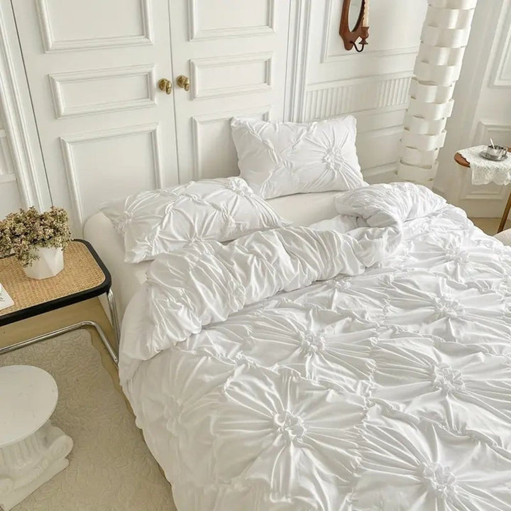 RuffledWeave Duvet Set – Elegant ruffled flower duvet cover set made of microfiber